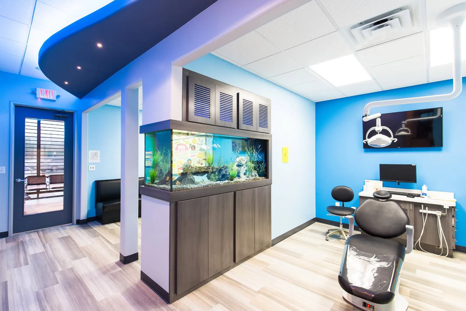 Aquarium beside an open Fresca Dental treatment room