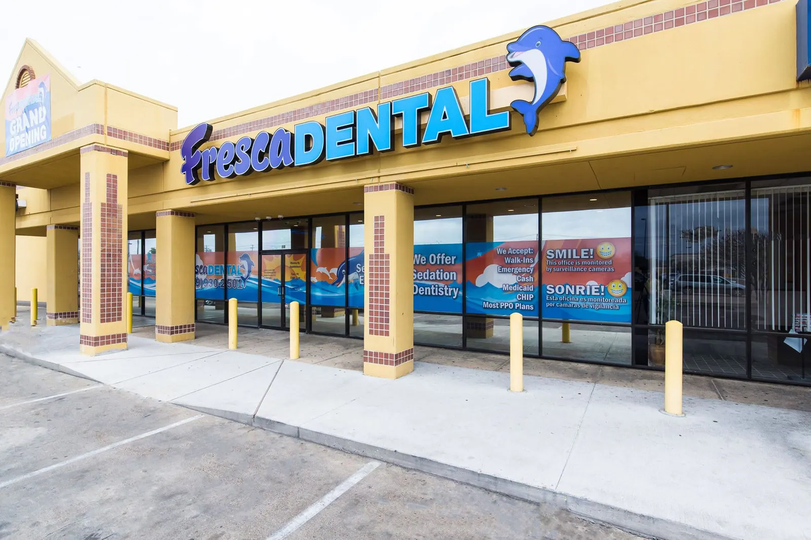 Wide exterior view of the Fresca Dental storefront in Dallas